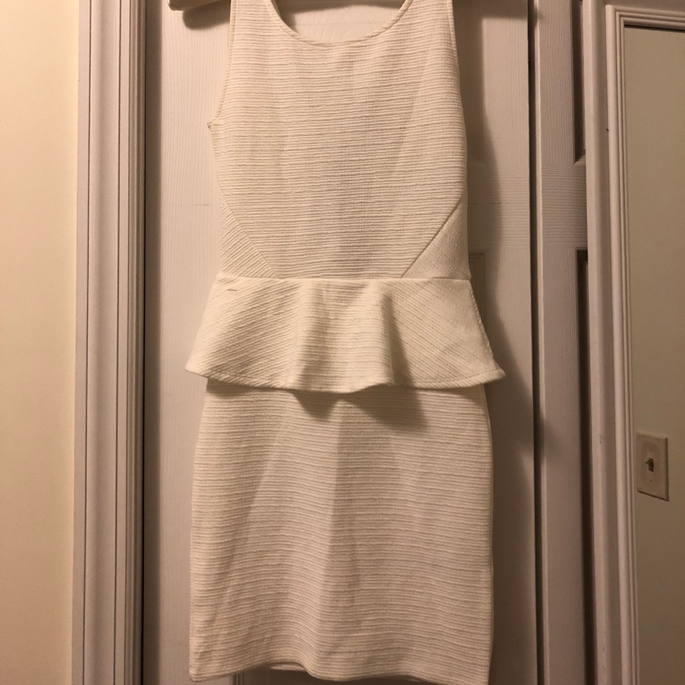 H&M Sz 4 White Textured Peplum Bodycon
